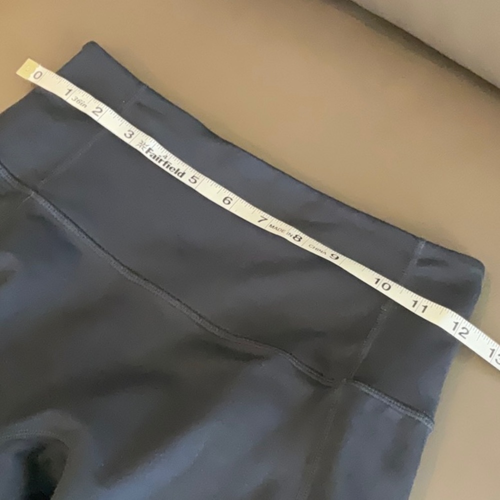 Free People black cropped leggings with scrunch bottom - Picture 5 of 7